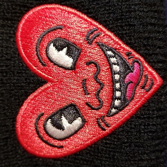 Urban Outfitters NWT Black & Red Keith Haring Knit Laughing Heart Beanie Hat OS - Picture 4 of 9